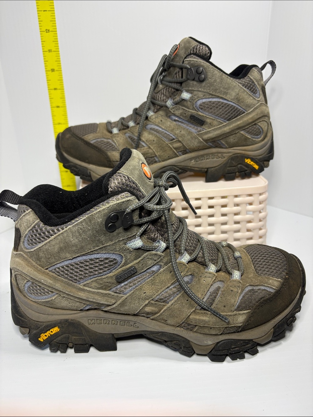 Merrell Olive Green‎ Brown women's Mid-Height Hiking Boots. Box 26